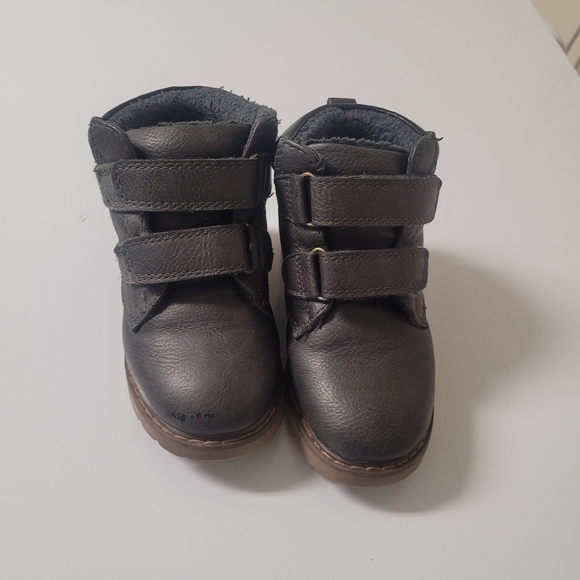 JOE FRESH Toddler Boys' Quick-Close boots in charcoal color size 8 - Picture 1 of 10